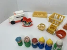 fisher price vintage little people 18 pcs, 6 people, ambulance, beds, horse crib