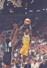 Lisa Leslie Los Angeles Sparks shoots the ball over Kym Hampton Ne- Old Photo