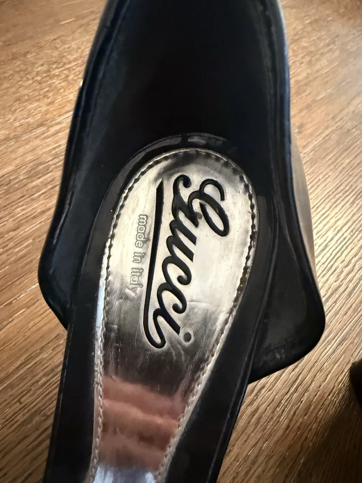 Gucci Tacones de Cuña de Cuero Negro Talla 38.5 EE. UU. Talla 8.5 Hermoso Estado Foto 2 de 4