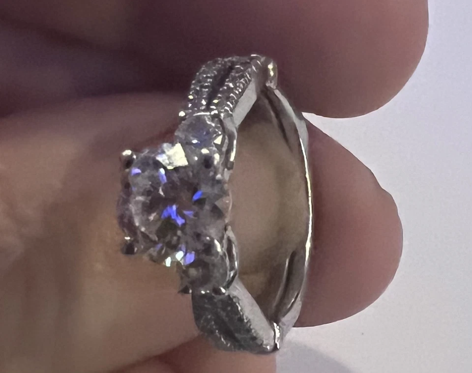 Anillo de compromiso platino 1 1/4 quilate diamante cultivado en laboratorio anillo tamaño 6 1/4 Foto 3 de 4