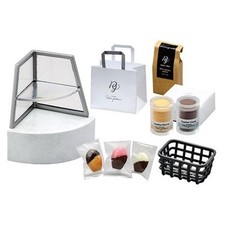 Re-Ment Patisserie Petite Gateau 8 Bringing A Souvenir To Friend'S House