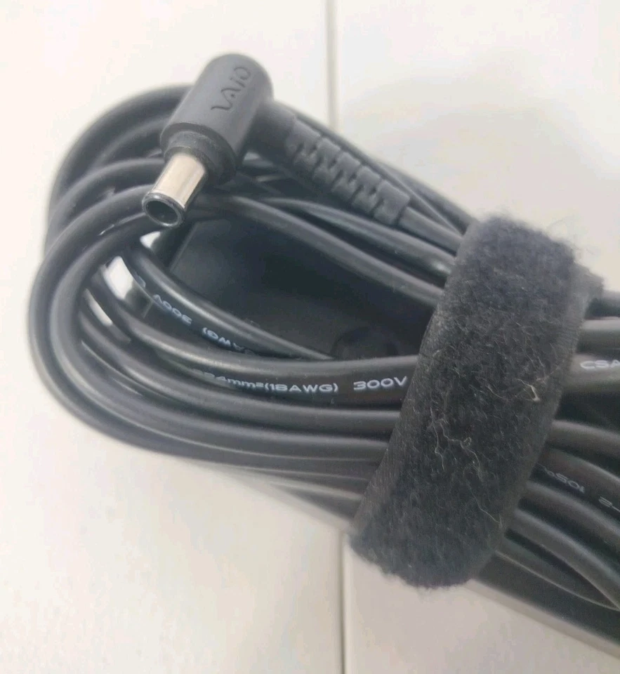 Adaptador de cargador de CA genuino para portátil Sony Vaio 19,5 V VGP-AC19V41 Foto 4 de 4