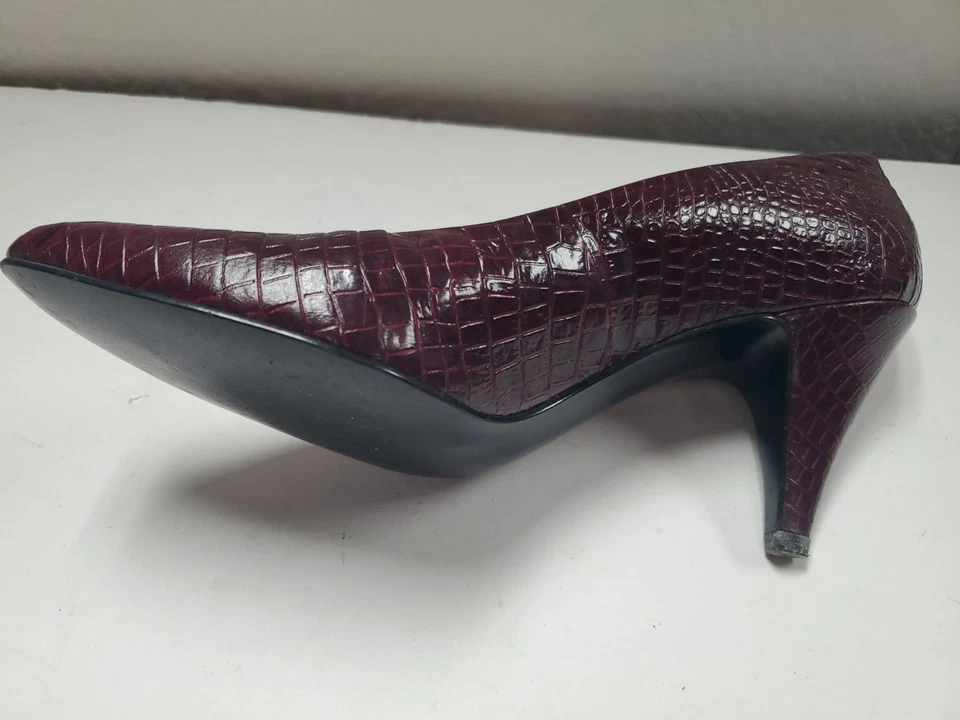 Bombas de salto alto vintage femininas JOYCE cor vinho estampa pele de cobra tamanho 8,5N - Imagem 4 de 4