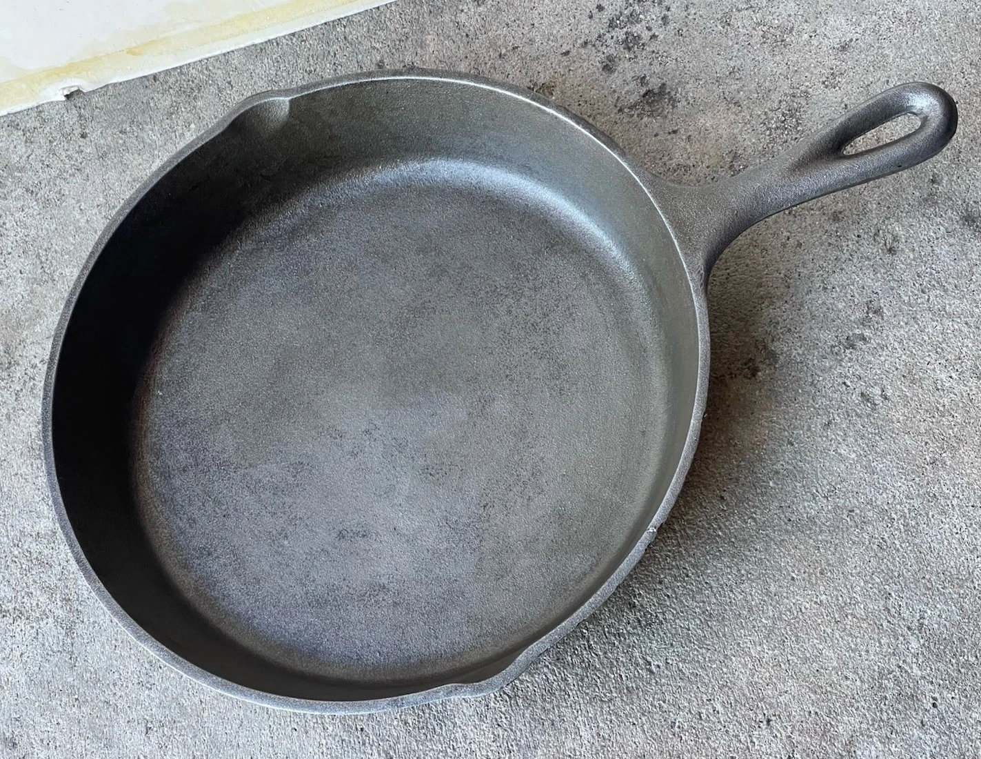 Vintage Three Notch LODGE # 8 Cast Iron Skillet Pan 1940's USA X nice Blob mark