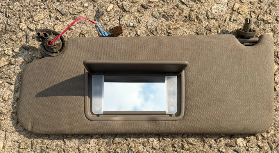 2009-2015 Honda Pilot Driver Side Tan/Beige Lighted Sun Visor LH Sunvisor OEM - Image 2 of 3