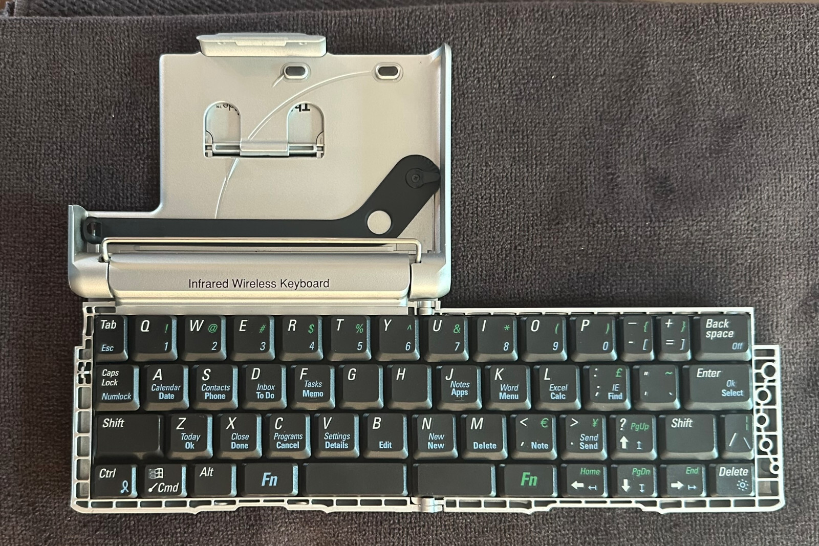 Think Outside Stowaway Infrared Wireless Keyboard Pocket PC/Palm OS ...