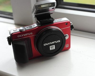 Olympus PEN Mini E-PM2 rot