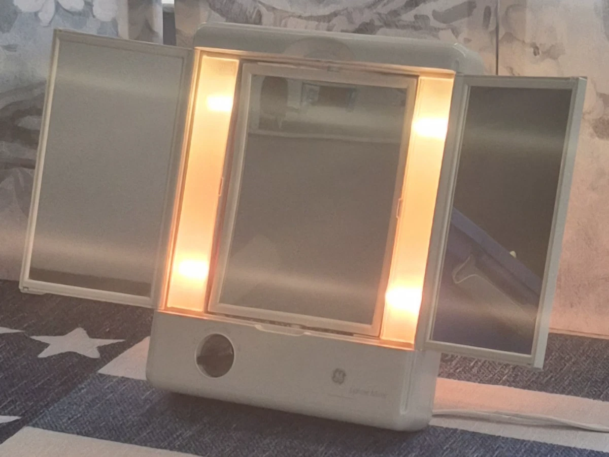 Vanity Makeup Mirror Magnifying-Model 106658 Tested GE Lighted Mirror Tri-Fold