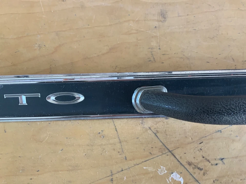 1967 Pontiac Gto Black Grab Bar 9782922 - Imagem 3 de 4