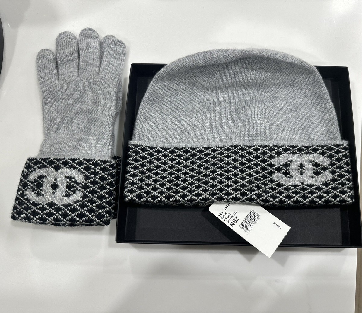 Authentic Chanel Cashmere Blend CC Beanie Hat With Gloves 