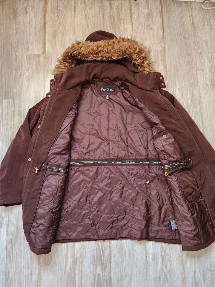 Abrigo Parka Big Chill Softshell Marrón Borde de Piel Sintética Cremallera Completa Cierre de Botones Talla XL Foto 4 de 4