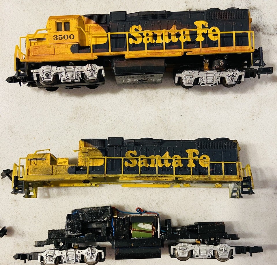 30 N scale train cars, 6 10 box, 9 tankers, 3 grain, 2