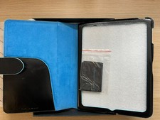 Custodia per iPad 10 Pollici in Pelle Piquadro AC2691B2/N. No Samsung, Lenovo