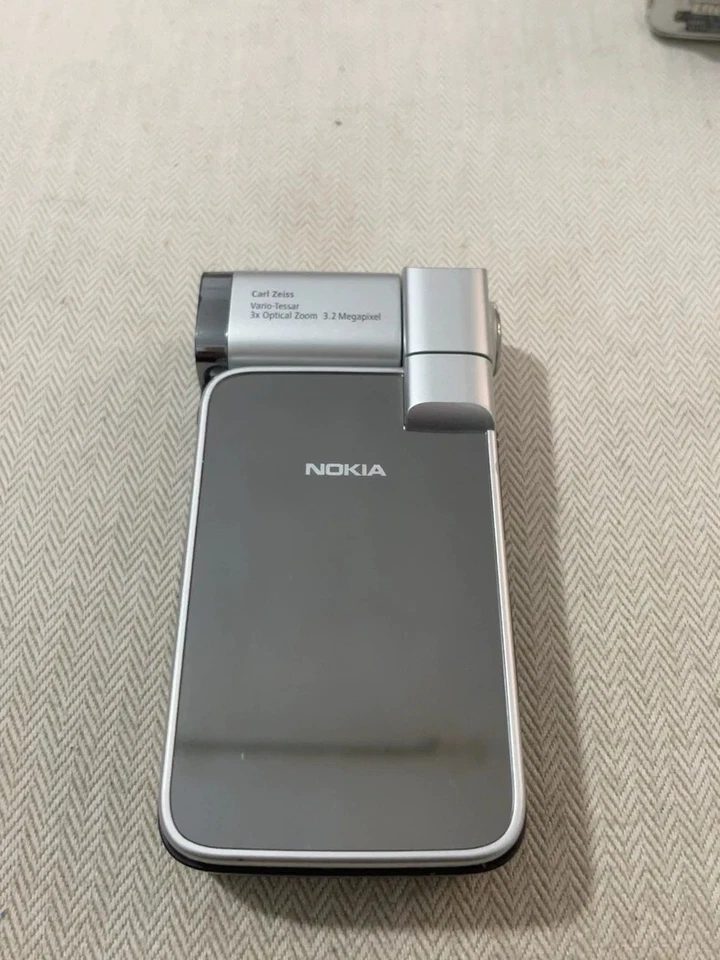 90% N ew Nokia N93i Unlocked 3G Symbian OS mobile phone - Image 2 of 4