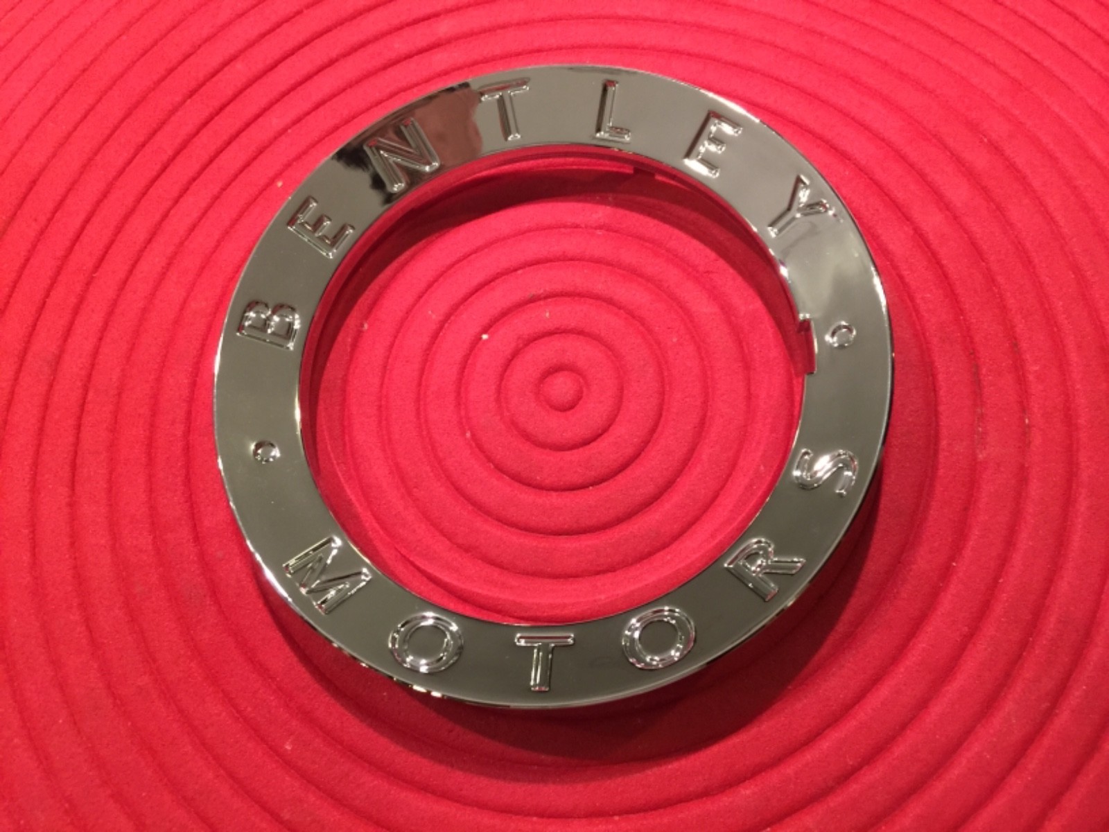 100% BRAND NEW OEM ORIGINAL BENTLEY CHROME RING WHEEL CENTER HUB CAP 3W0601165.