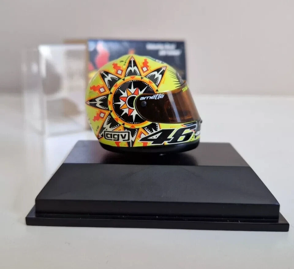 Model Helmet 1:8 MINICHAMPS valentino rossi AGV Honda Hrc Motogp 2002 - Image 2 of 4