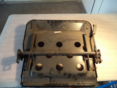 VW Fahrersitz Sitzwanne Sitzgestell Sitzunterbau 703883305A 0694