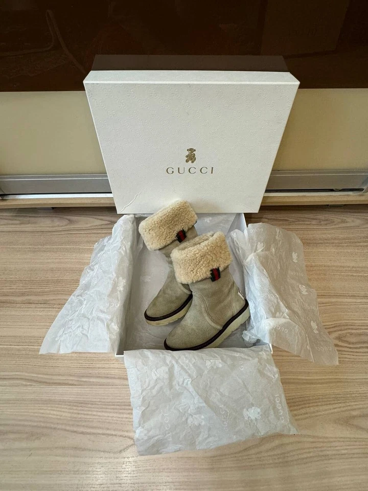 古驰儿童女孩米色麂皮绒靴带盒 27 美码 10.5 — 第 3/4 张图片