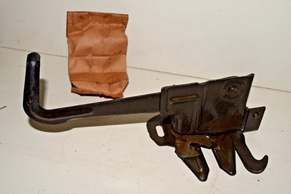 Ford 1970 pestillo capó tamaño completo nuevo 70 Galaxie 500 XL LTD bloqueo tamaño completo techo rígido Foto 4 de 4