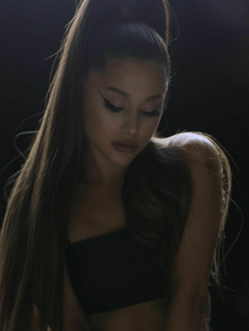 ARIANA GRANDE Poster Celebrity Print Art Photo Poster 16 (20x30