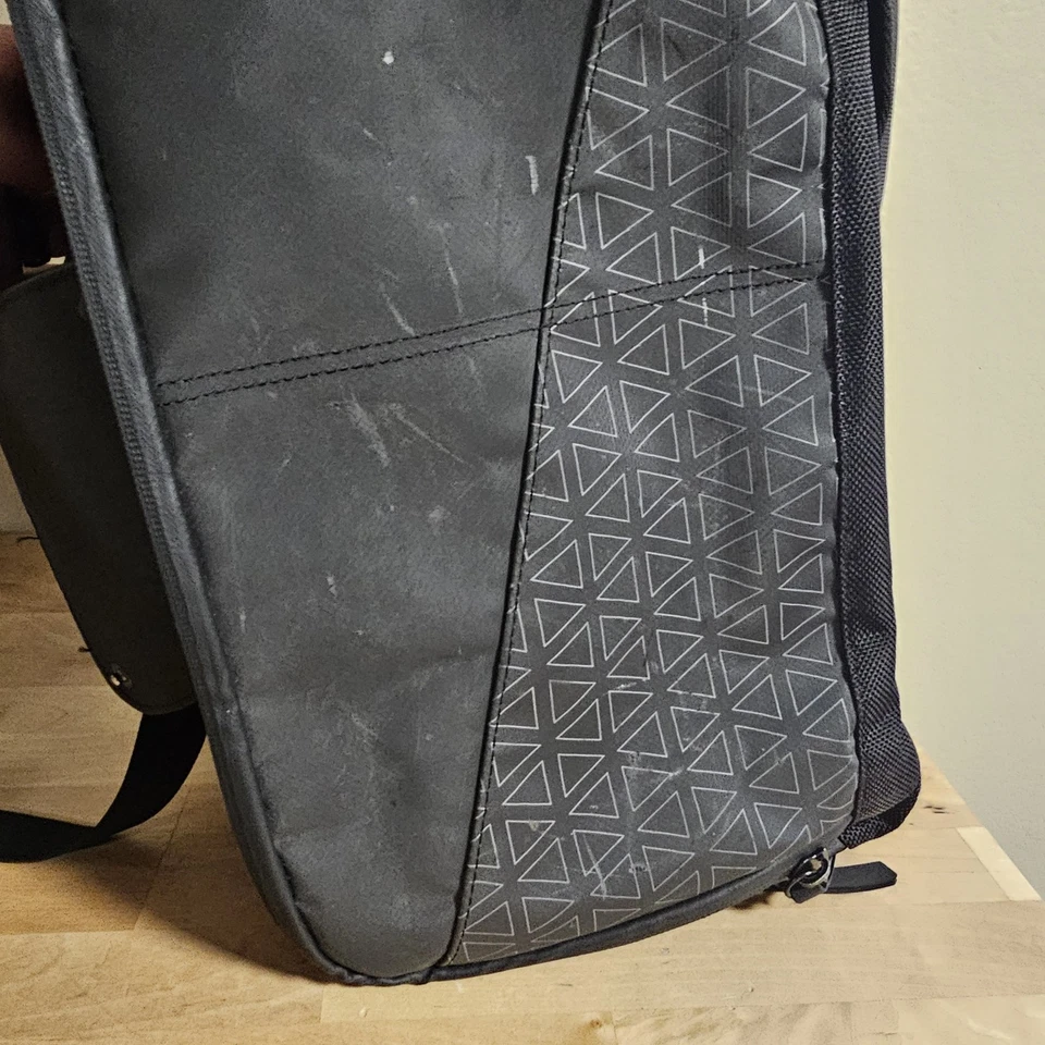 Nomatic 40L Travel Bag, Duffle Carry or Backpack Laptop Sleeve READ DESCRIPTION  - Image 4 of 4