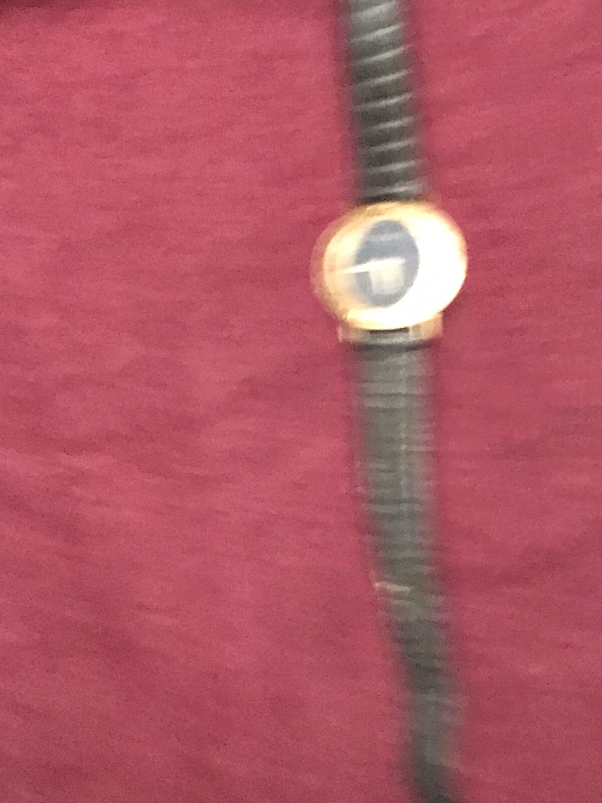 genuine Gucci watch needs work - image 4