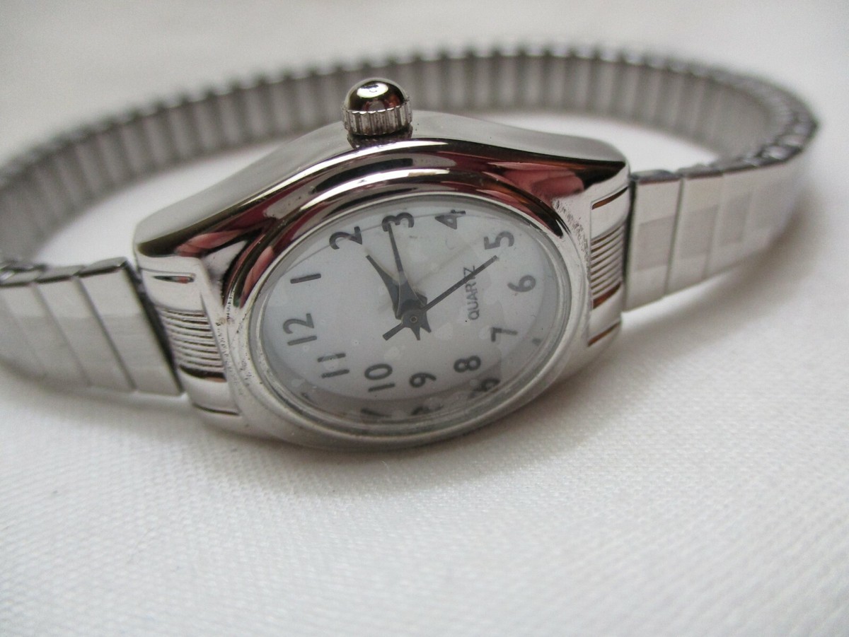 Avon Atout Chic Silver Tone Oval Face Expansion Band Watch F3522031 New in Box Wristwatch Silver Tone Expansion Band Oval Shaped Face | eBay main image 2