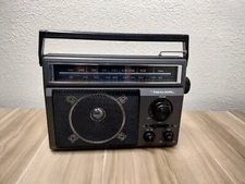 RADIO SHACK (Model:12-625A) Realistic AM/FM Radio