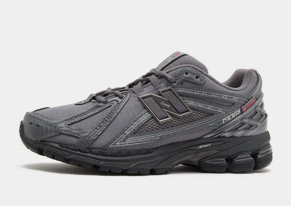 New Balance 1906R Trainers in Grey Men's Shoes