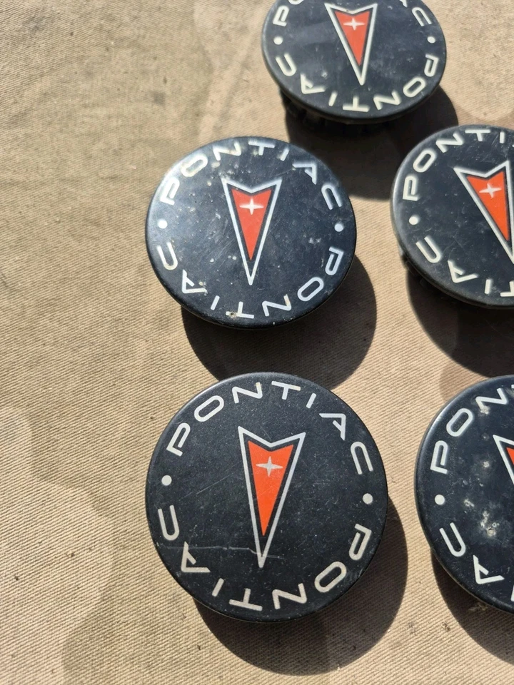 Lote de 5 Pontiac Arrow 9595157 OEM GM Tapacubos de rueda central Cubierta de llanta NEGRA Foto 3 de 4