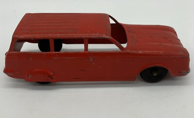 Hubley Red Chevrolet Station Wagon #405 5 3/4'' Press Steel Toy Car 1960s