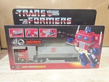 HASBRO TRANSFORMERS G1 RETRO 40TH ANNIVERSARY COMMANDER OPTIMUS PRIME EXCLUSIVE