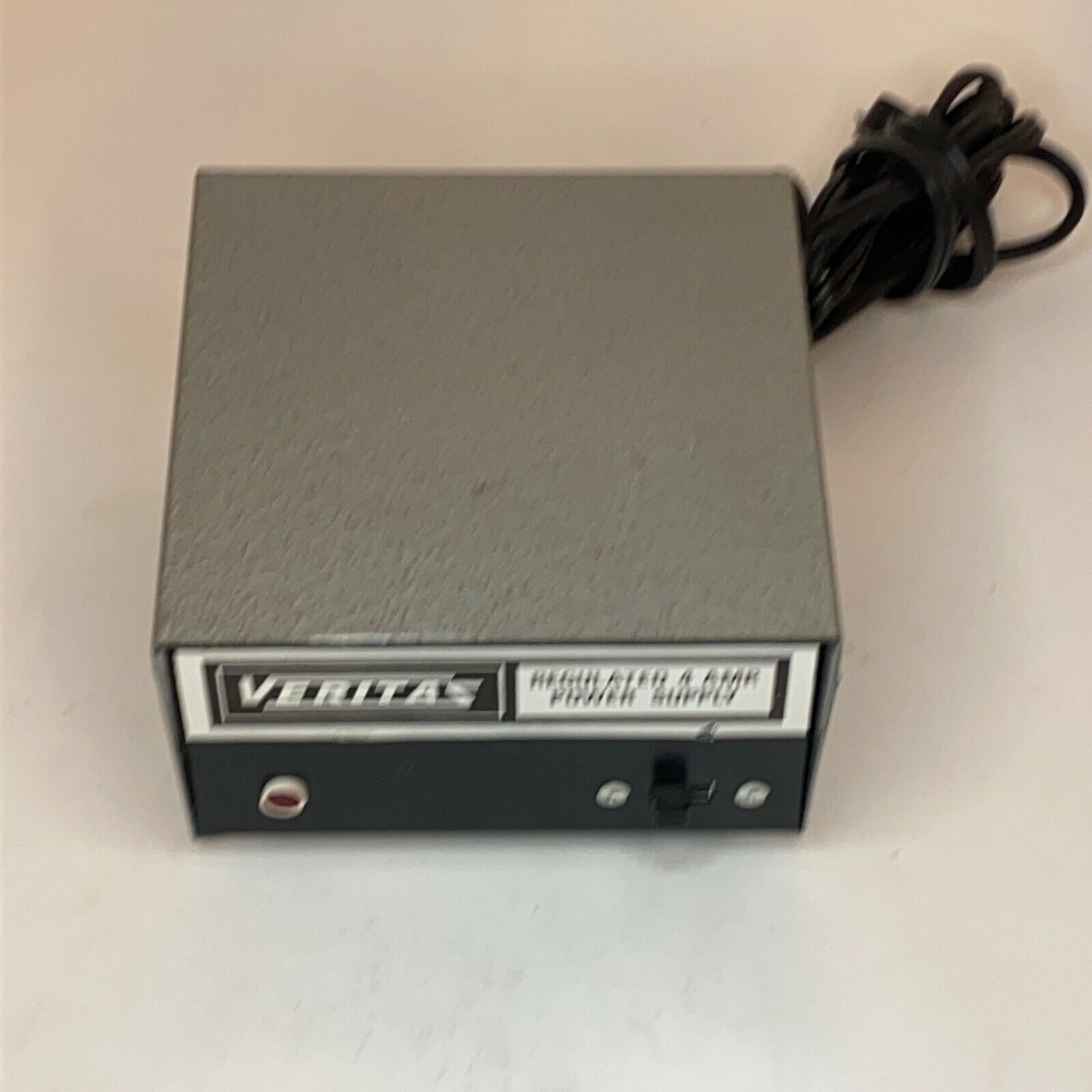 Veritas Regulated Universal Converter Power Supply Output 12.5 VDC DC 4 Amps