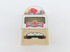 N Scale Bachmann 73660 QSOX Quaker State 42' Triple Dome Tank Car #746