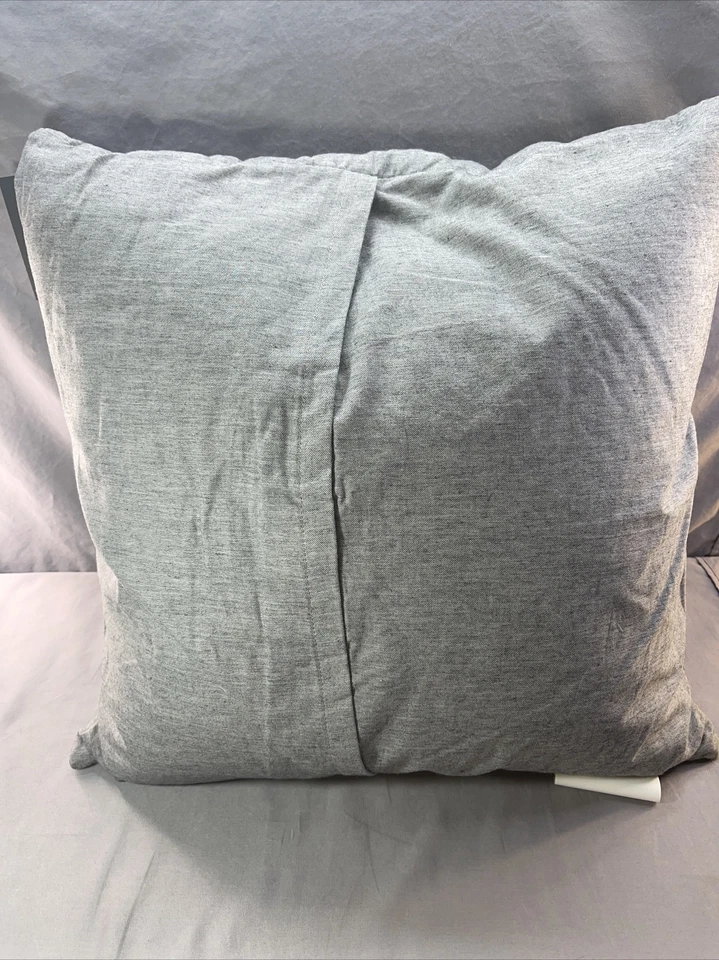 Almohada Decorativa Vera Wang Tiro 18" x 18" Tuille Floral Gris 360 Foto 4 de 4