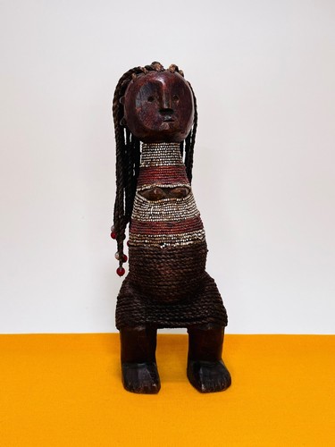 Namji Doll. Carved Rosewood, Multicolor Glass Beads, Palm Fibre. Cameroon. 1960 - Picture 9 of 14