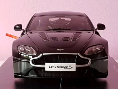 AUTOart 1 18 Aston Martin V12 Vantage S (70253)