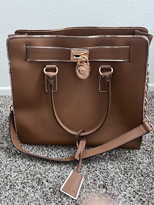USED MICHAEL KORS HAMILTON LGE SAFFIANO LEATHER PURSE.