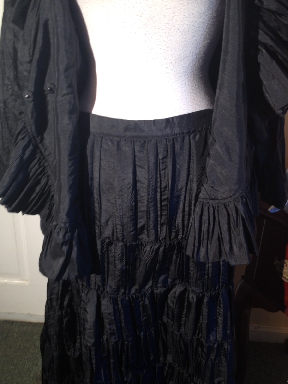 TALLY TAYLOR PARIS ROME CRINKLE BLACK TWO PIECE SKIRT SET-SIZE12-STUNNING STYLE!