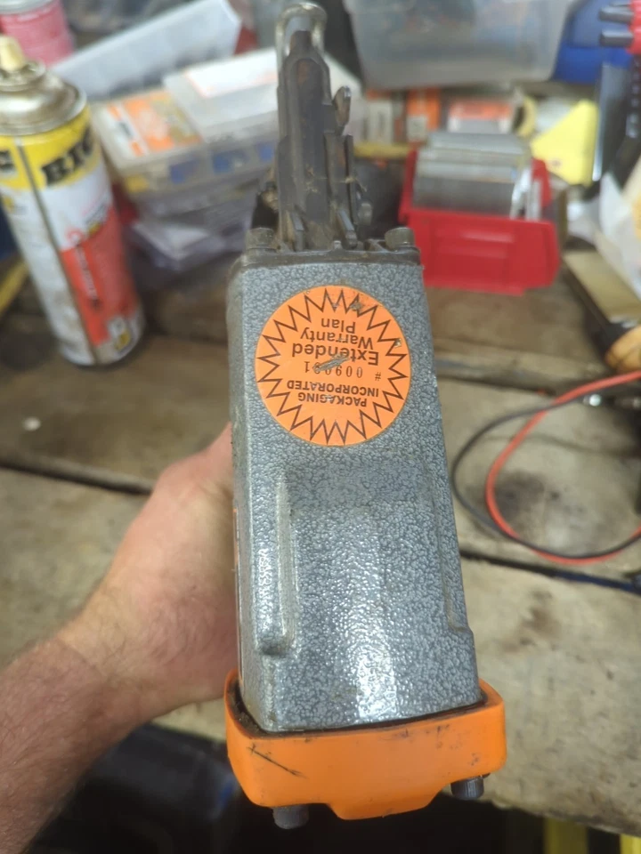 Clavadora neumática con acabado de aire Paslode 3250-F16 16 GA hecha en EE. UU. probada Foto 2 de 4