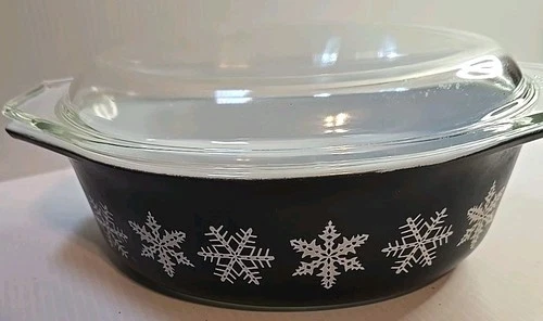 Vintage Black w/White Snowflake Pyrex 1-1/2 Qt Oval Casserole Lid Baking Dish 15