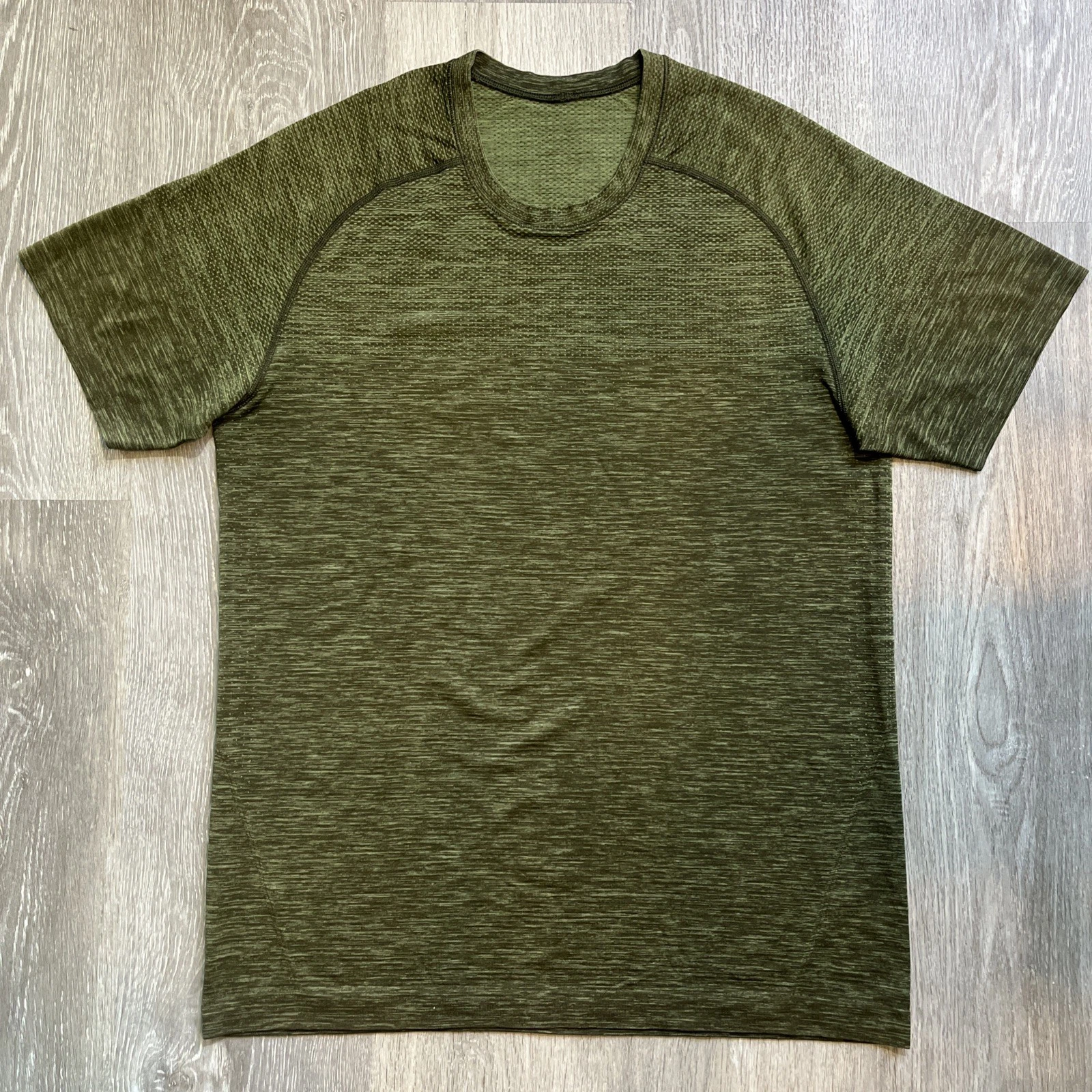 VGC Lululemon Seamless Short Sleeve T Shirt Tee OLIVE OD GREEN MEDIUM MSRP $78