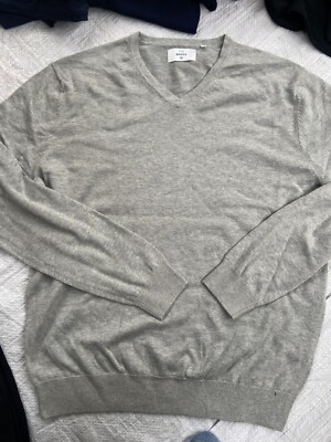 The Basics Men's V-Neck Jumper - Size  L - GREY