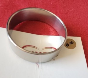 Anillo de metal pulido liso - Estilo minimalista - Diámetro 45