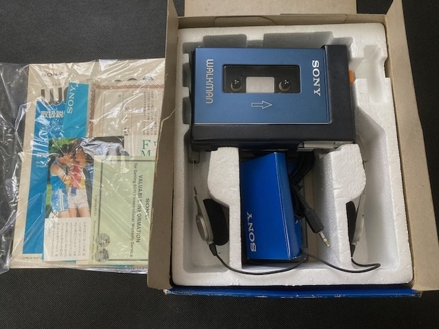 SONY WALKMAN TPS-L2 First generation Late type w/ MDR-3L2
