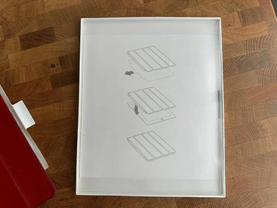 Apple iPad Smart Cover (MD304LL/A) for the iPad 2 and new iPad 3 (Leather ,Red) - Image 3 of 4