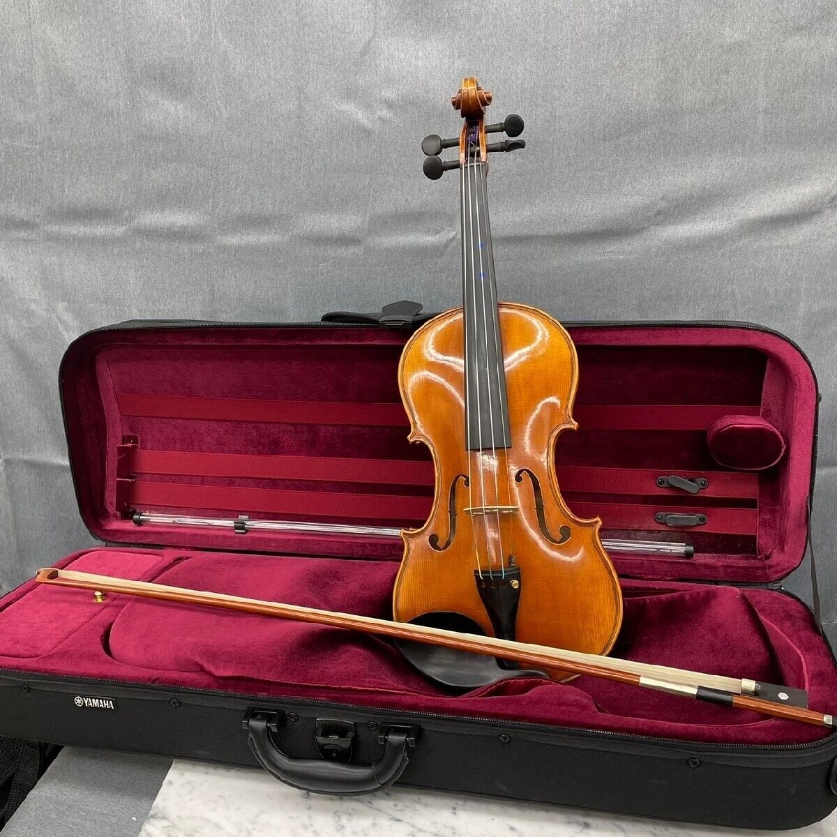 Yamaha V10G Violin 4/4 with case