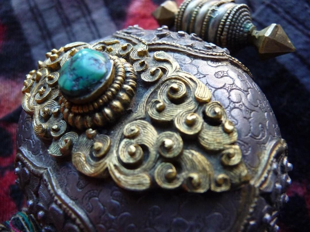 アンティーク雑貨 Antique Tibetan Gau Beautiful Antique Tibetan Gau | eBay UK