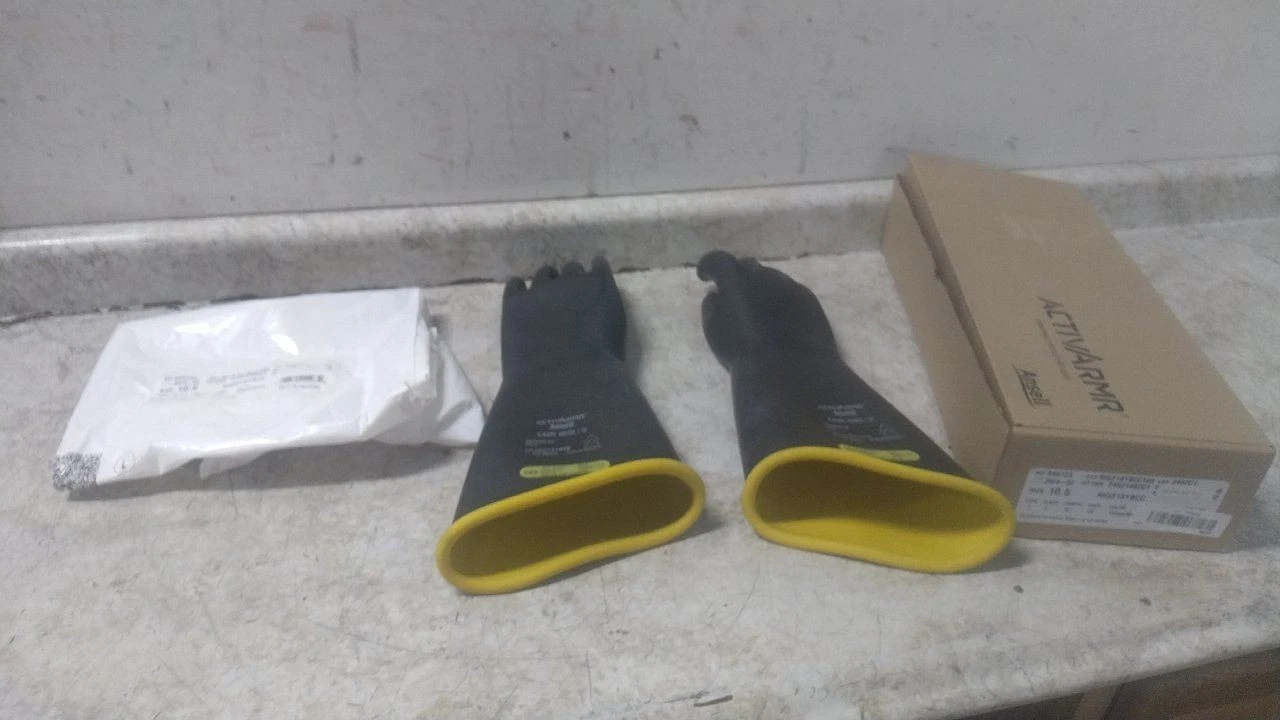 Activarmr RIG218YBCC 18 In Glove Length Size 10-1/2 Electrical Insulating Gloves