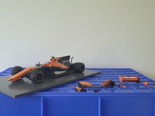 SPARK 18S307 McLaren MCL32 N°2 2017 (1/18) Modèle cassé